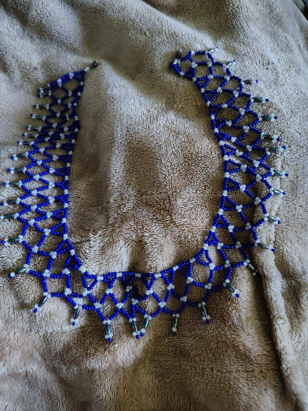 📿 Vintage 70s Handmade Beaded Choker Necklace - Blue/White 16" 📿